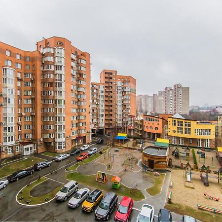Комфортная Двухкомнатная Квартира Возле Метро Академгородок Kiev Dış mekan fotoğraf