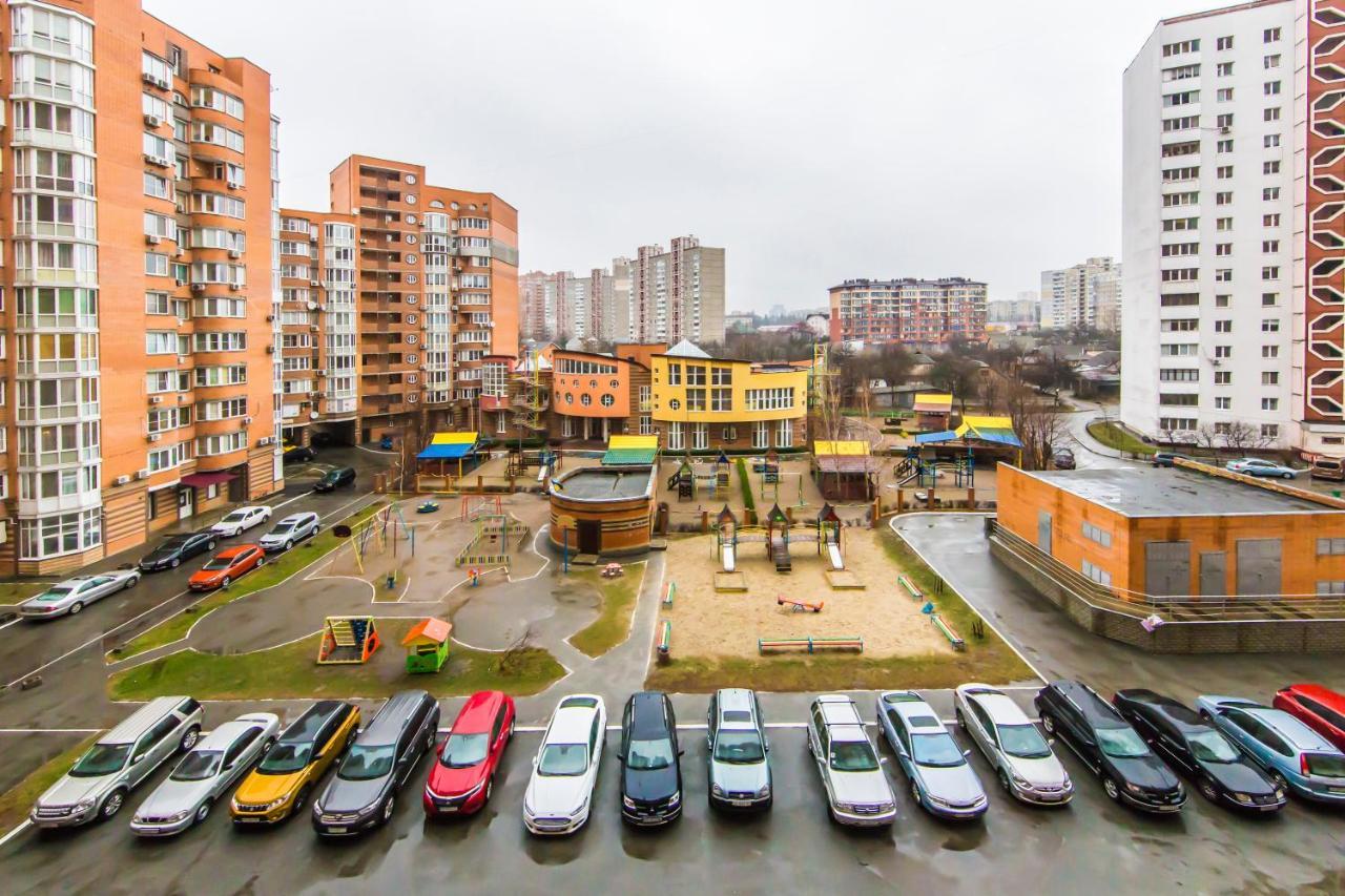 Комфортная Двухкомнатная Квартира Возле Метро Академгородок Kiev Dış mekan fotoğraf
